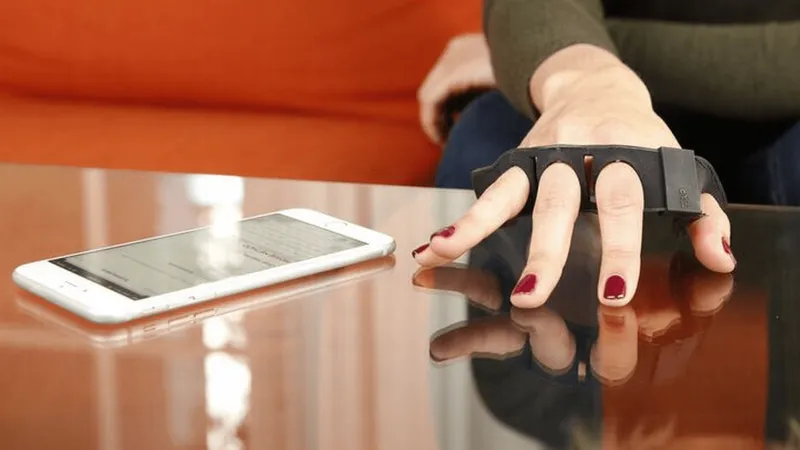 شاهد| Taps مستقبل الكتابة الإلكترونية يحول الأسطح للوحة مفاتيح