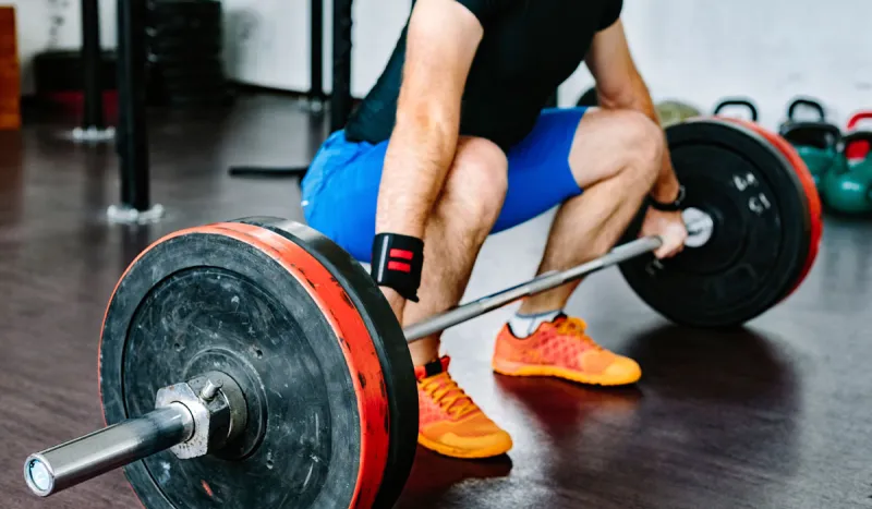 شاهد| رياضي أمريكي يحطم الرقم القياسي برفع 10 آلاف كيلوغرام أثقال في دقيقة