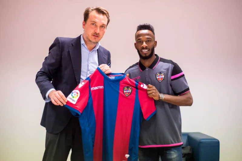 «فهد المولد» أول سعودي يشارك بالدوري الأسباني (فيديو)