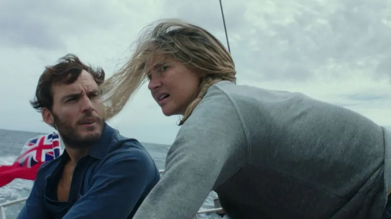 رحلة استجمام تتحول إلى صراع من أجل البقاء في «Adrift» (فيديو)