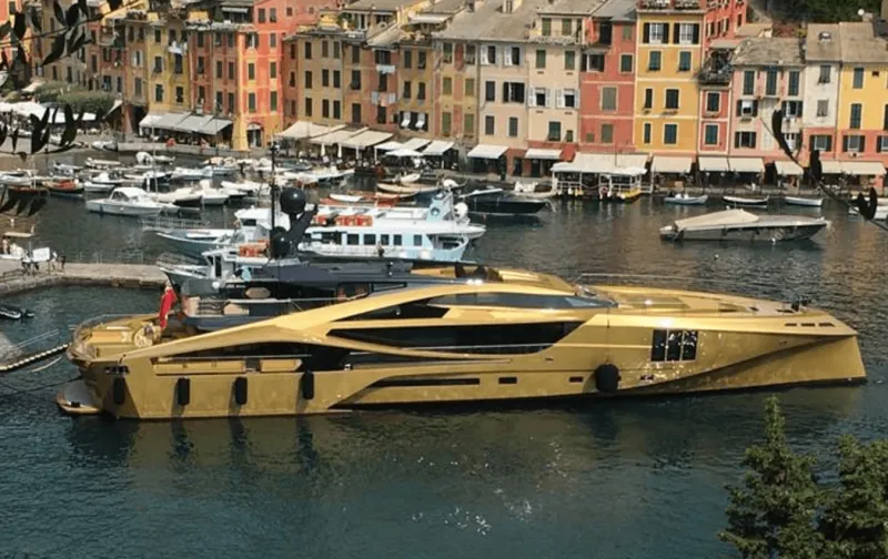 شاهد| اليخت الذهبي الفاخر «Khalilah» 