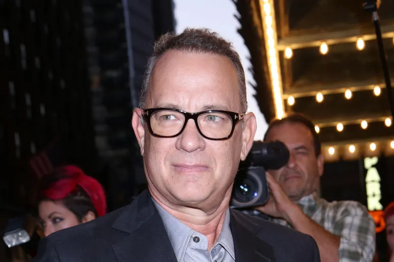 «Bios» يُعيد توم هانكس للسينما من جديد 