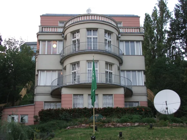 ما هي القنصلية والسفارة؟ هذه الفروق بينهم