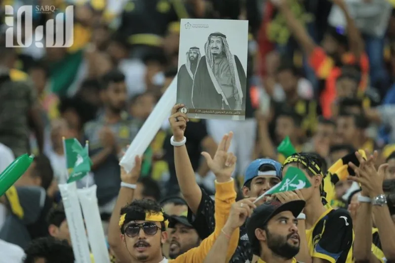 شاهد| الاتحاد يحسم موقعة كأس خادم الحرمين.. ولافتات للملك سلمان والأمير محمد بالمدرجات