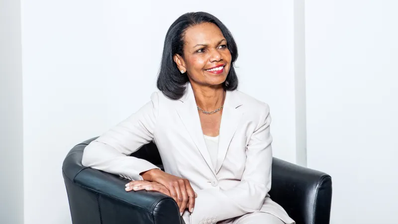 كونداليزا رايس تكتب: تميزك المهني يتطلب 5 خطوات