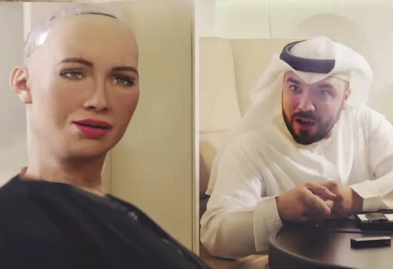 الروبوت «صوفيا» تستكشف أبوظبي (فيديو)