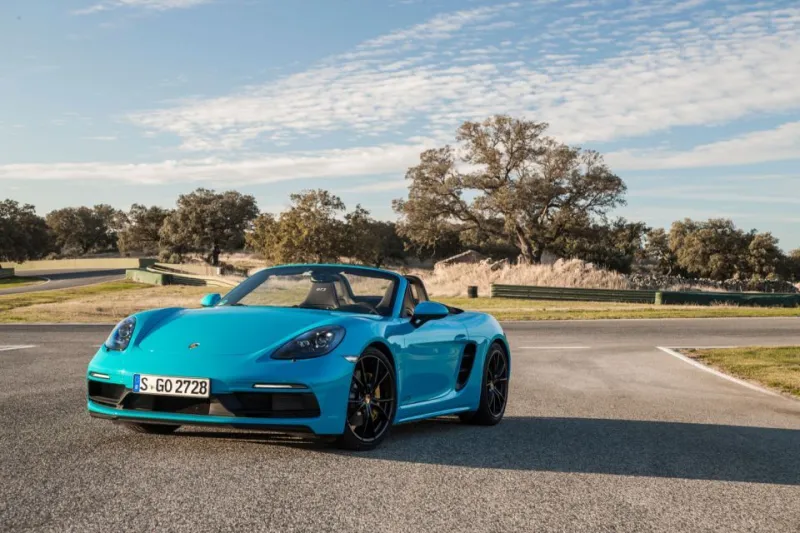 بورشه 718 بوكستر جي تي إس.. فخامة المظهر وسلاسة الأداء