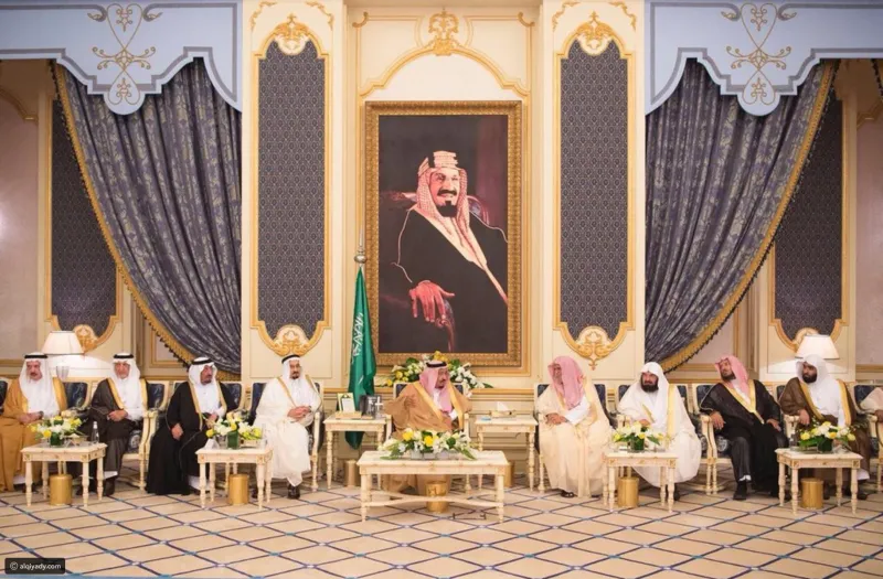 السحور الرمضاني الأول لخادم الحرمين الشريفين بحضور الأمراء والوزراء والعلماء والمواطنين 