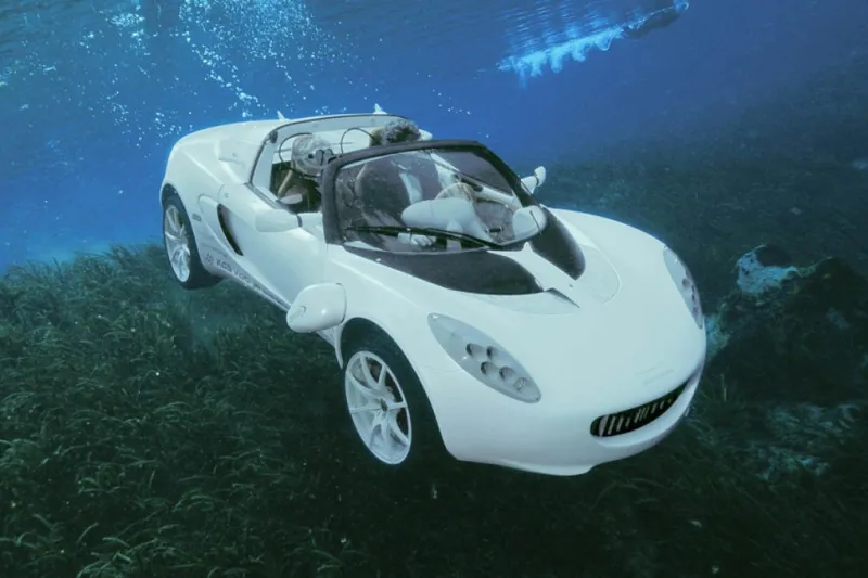 سيارة رياضية تتحول إلى غواصة! (صور)