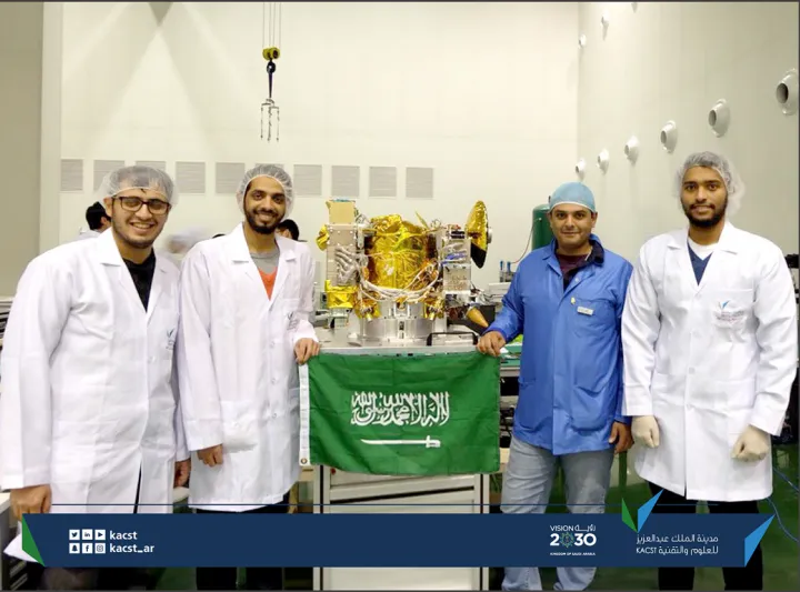 لرؤية جانب القمر المظلم.. كيف حققت المملكة إنجازًا فضائيًا جديدًا ؟