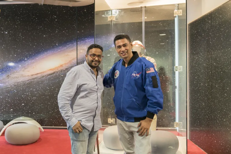 كيف قضى رائد فضاء مسلم رمضان بعيداً عن الأرض؟ (فيديو)