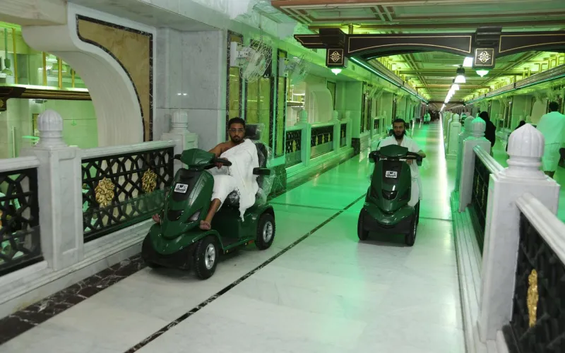 تعرف على الخدمات التي توفرها إدارة التنقل بالمسجد الحرام للزوار والمعتمرين