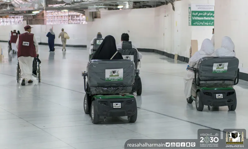 تعرف على الخدمات التي توفرها إدارة التنقل بالمسجد الحرام للزوار والمعتمرين