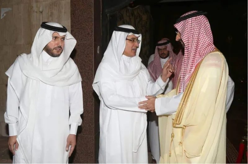 نائب أمير مكة يواسي آل الحارثي في فقيدتهم