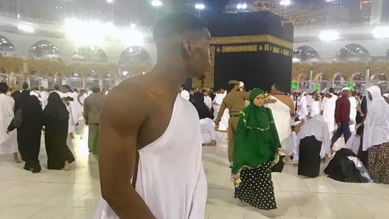 بول بوغبا في مكة المكرمة ! (فيديو)