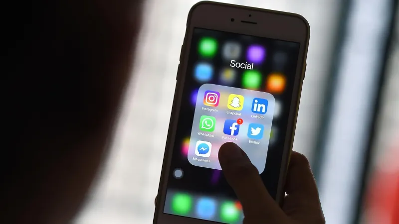 تعرف على عدد الساعات التي يقضيها مستخدمو مواقع التواصل الاجتماعي العرب في رمضان