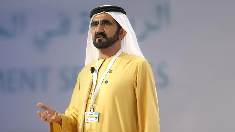 حاكم دبي يفاجئ المتطوعين في وقت الإفطار (فيديو)