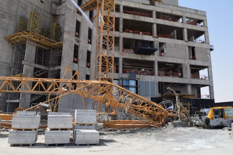 بعد أيام من حادثة الحرم المكي.. سقوط رافعة معدنية في العاصمة السعودية الرياض