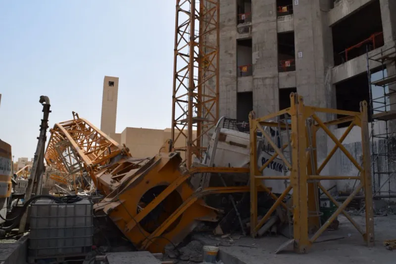 بعد أيام من حادثة الحرم المكي.. سقوط رافعة معدنية في العاصمة السعودية الرياض