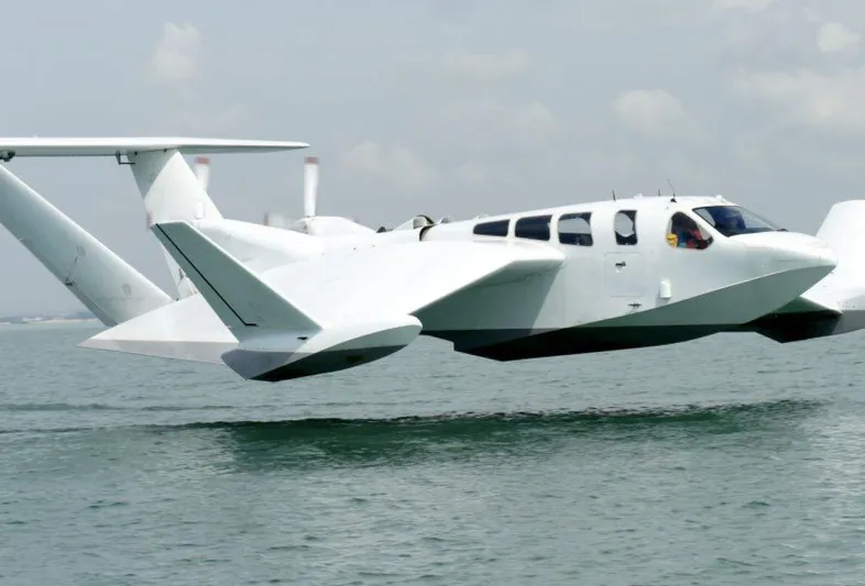 شاهد/ طائرة وسفينة بحرية تقوم برحلات فضائية ممتعة