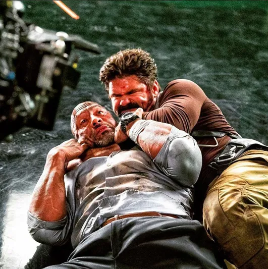 ذا روك يعود للسينما من جديد في «Skyscraper» (فيديو)