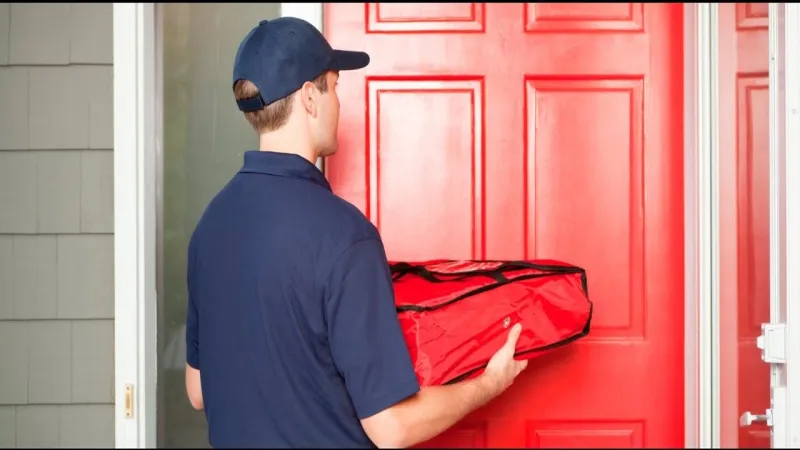 أوصل وجبة دجاج ثمنها 75 دولاراً وحصل على بقشيش قيمته 60 ألف دولار