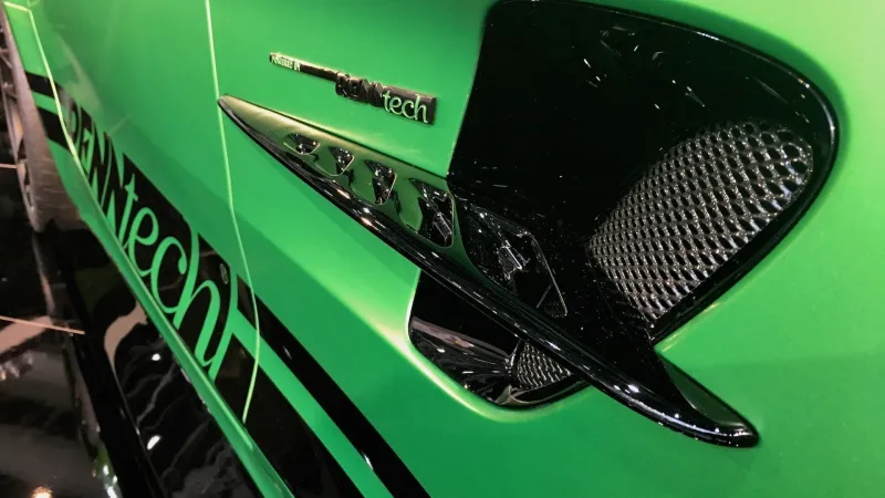 «AMG GTR» وحش مرسيدس الأخضر بقوة 825 حصان (فيديو)