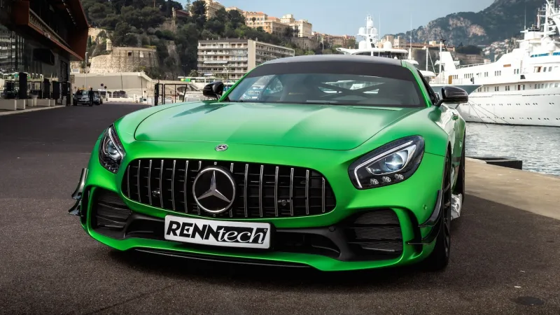 «AMG GTR» وحش مرسيدس الأخضر بقوة 825 حصان (فيديو)