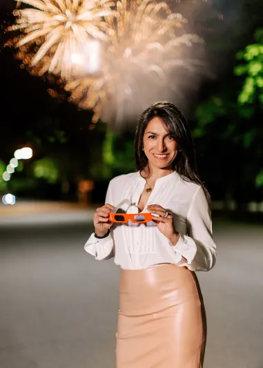 «فيينا» تنشر قلوب المحبة بالإمارات أثناء عروض الألعاب النارية ليلة عيد الفطر