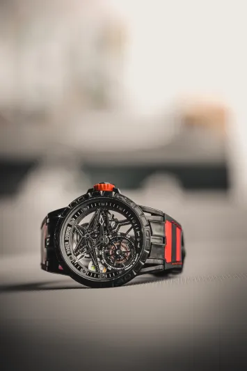 الإصدار الثاني من روجيه دوبوي بيريلّي.. ساعة مستوحاة من عالم السيارات بسوارات قابلة للتبديل