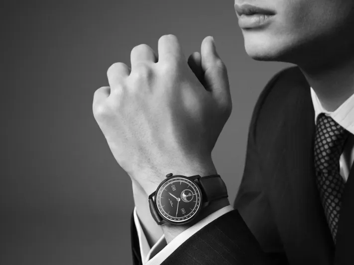 هل صُنعت ساعات أم لوحاتً فنية ؟