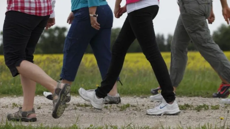 دراسة حركة المشي تحدد شخصيتك بدقة