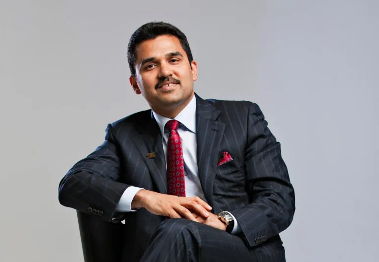 في شهر الخير.. هؤلاء تبرعوا بنصف ثرواتهم للأعمال الخيرية