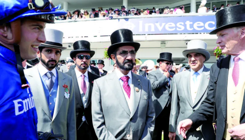 فرحة ولي عهد دبي بعد الفوز بسباق الخيول الأشهر في العالم (فيديو)