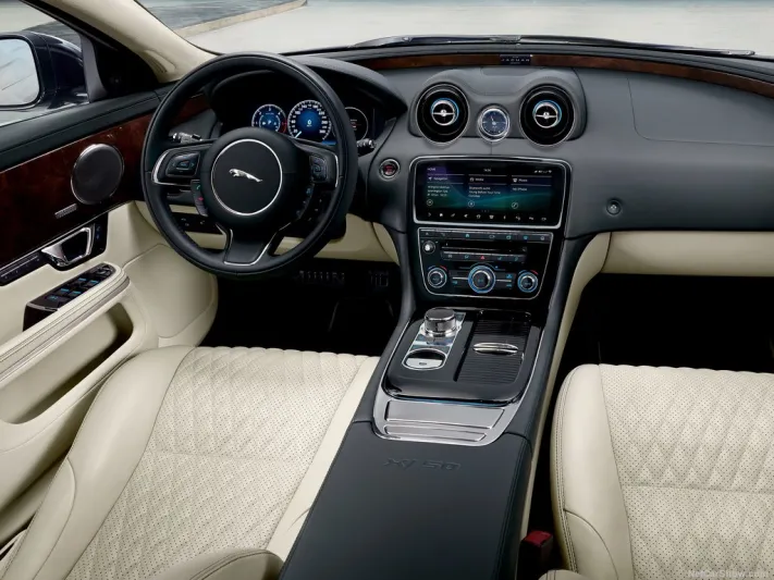 لماذا يختار الملوك والأثرياء سيارة جاكوار XJ50؟
