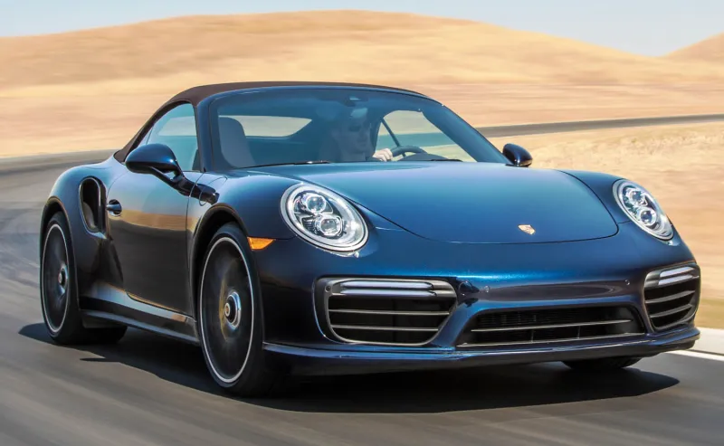 أغرب ركنة سيارة على الإطلاق.. كلفت صاحبها 120 ألف دولار (صور)