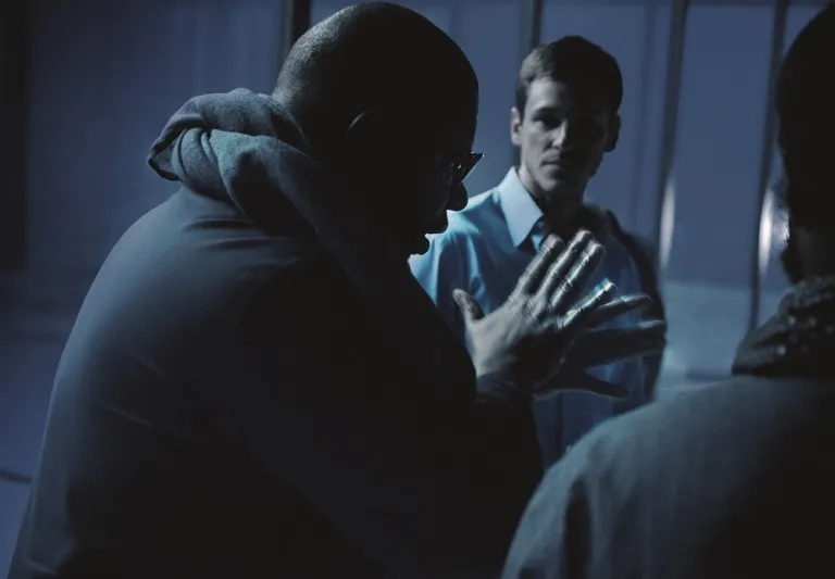 عطر BLEU DE CHANEL الرجالي.. اللمسة المنعشة مع الأثر الكثيف الهادئ