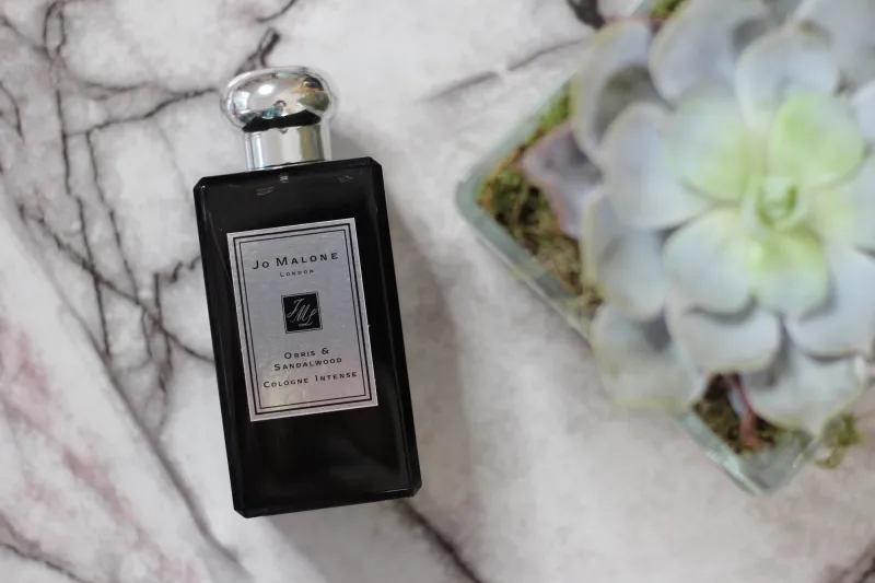 جذور السوسن.. من باطن الأرض إلى قلب قارورتك الفاخرة