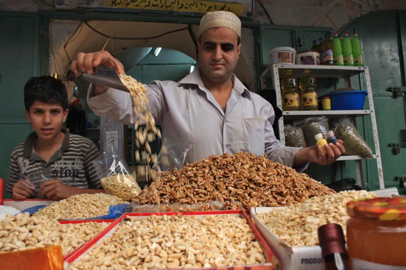 رمضان مدينة القدس.. تمسك بالتقاليد رغم المنع 