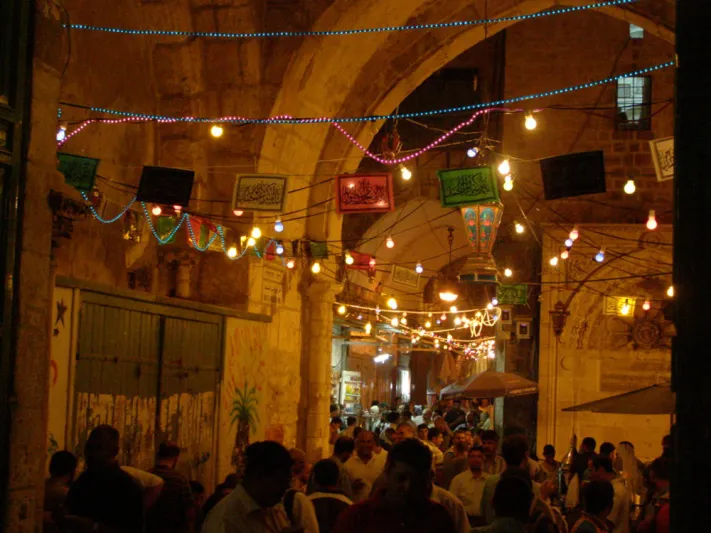 رمضان مدينة القدس.. تمسك بالتقاليد رغم المنع 