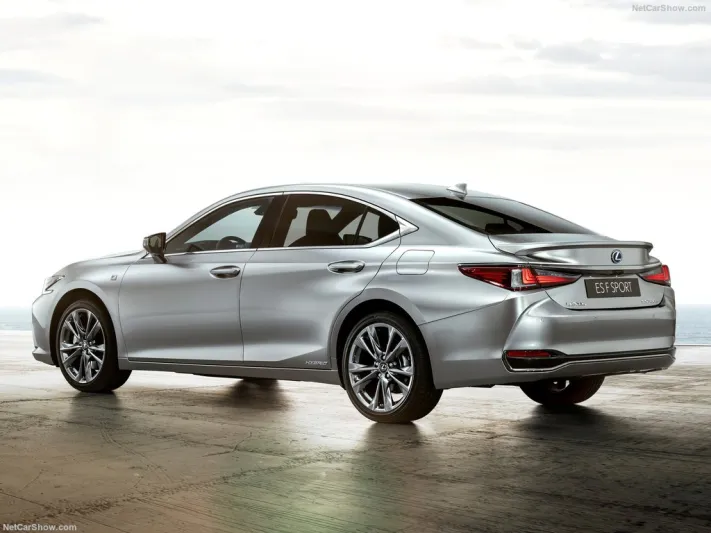 لكزس «ES 2019».. تصميم أكثر ديناميكية وأداء أفضل