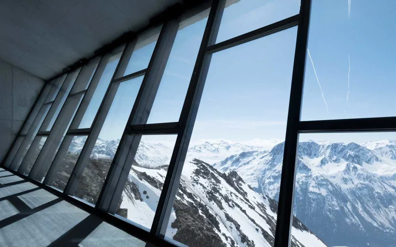 افتتاح متحف لـ«جيمس بوند» أعلى قمة جبل في النمسا (فيديو)