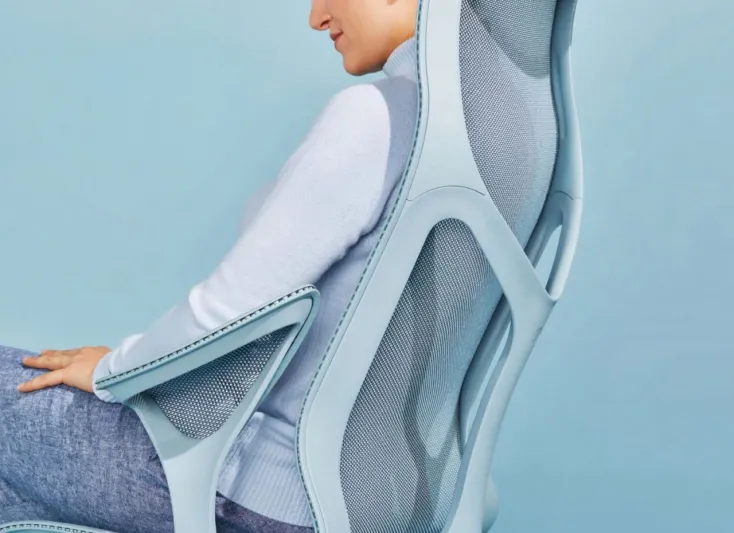 The Cosm مقعد مريح يشجعك على العمل ساعات طويلة