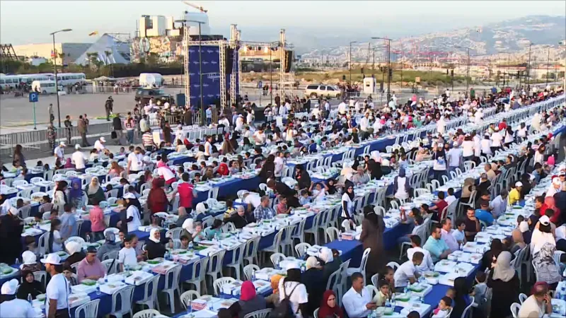 شاهد أطول مائدة إفطار في العالم تدخل شرطة دبي موسوعة غينيس