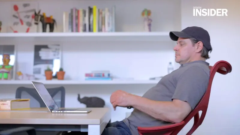 The Cosm مقعد مريح يشجعك على العمل ساعات طويلة