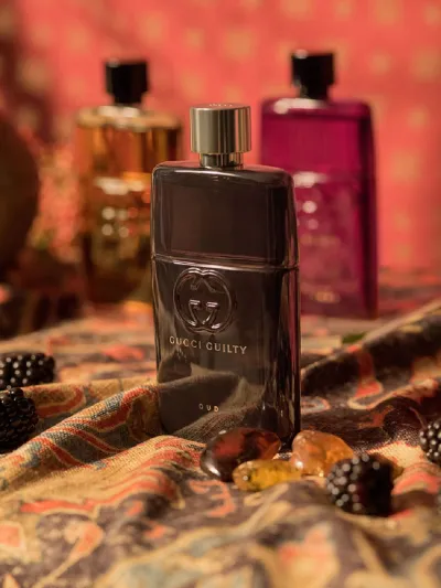 عطر «Gucci Guilty Oud».. تجربة حسية شاملة تتميز بالغموض والأناقة