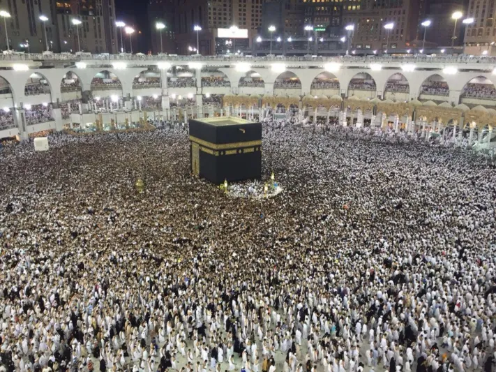 الحرم المكي الشريف يُسجل حملاً ذروياً قياسياً (فيديو)