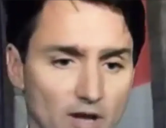 سقوط مفاجئ لحاجب ترودو المستعار ! (فيديو)