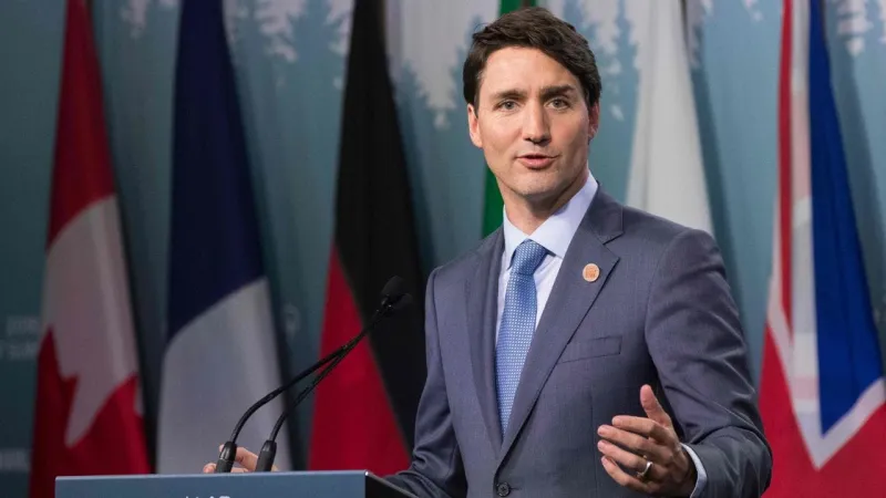 سقوط مفاجئ لحاجب ترودو المستعار ! (فيديو)