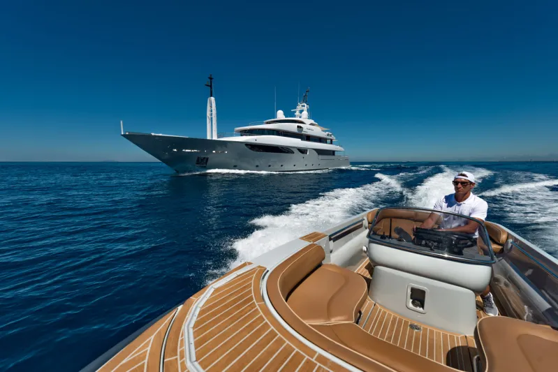 «Rarity» الكلاسيكية والفخامة في يخت واحد (صور)